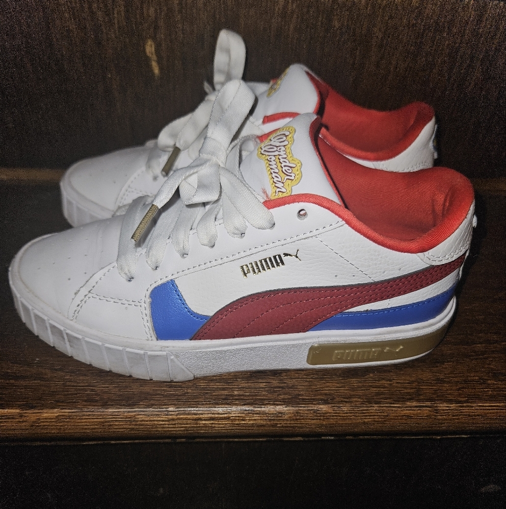 Puma Youth Size 5 Wonder Woman White Sneakers